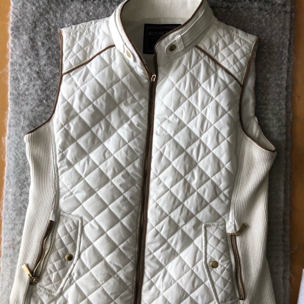 Active USA white quilted vest with gold accents